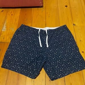 Men’s size large dockers shorts.